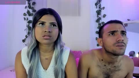 Snapshot of catalina_and_roger chatting on October 11, 4:55 am Cata y Roger online show from October 11, 4:55 am