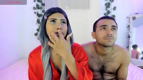 Snapshot of catalina_and_roger chatting on October 15, 8:53 pm Cata y Roger online show from October 15, 8:53 pm