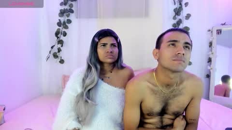 Snapshot of catalina_and_roger chatting on October 18, 4:26 am Cata y Roger online show from October 18, 4:26 am