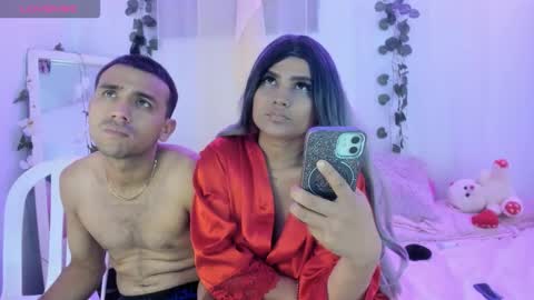 Snapshot of catalina_and_roger chatting on November 15, 4:32 am Cata y Roger online show from November 15, 4:32 am