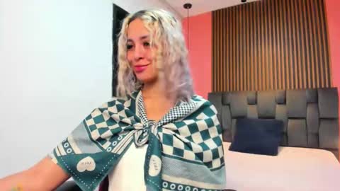 Snapshot of catalina_clark chatting on December 1, 12:32 pm Catalina online show from December 1, 12:32 pm