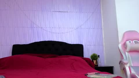 catalina_jenkins online show from October 27, 7:18 pm