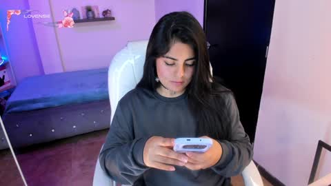 Snapshot of catalina_naughtyy chatting on December 7, 12:52 am Catalina online show from December 7, 12:52 am