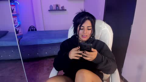 Snapshot of catalina_naughtyy chatting on December 12, 9:48 pm Catalina online show from December 12, 9:48 pm