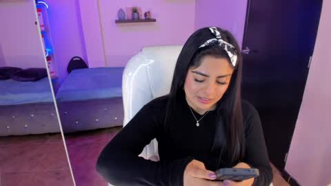 Snapshot of catalina_naughtyy chatting on December 18, 6:46 pm Catalina online show from December 18, 6:46 pm