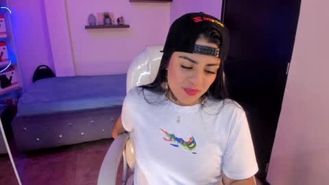 Snapshot of catalina_naughtyy chatting on December 22, 9:09 pm Catalina online show from December 22, 9:09 pm