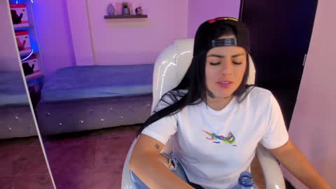 Snapshot of catalina_naughtyy chatting on December 23, 12:14 am Catalina online show from December 23, 12:14 am