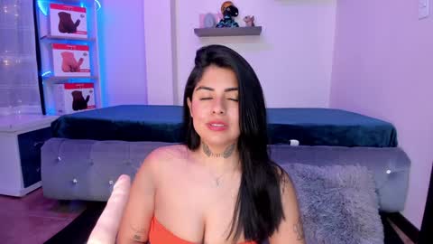 Snapshot of catalina_naughtyy chatting on February 3, 10:54 pm Catalina online show from February 3, 10:54 pm