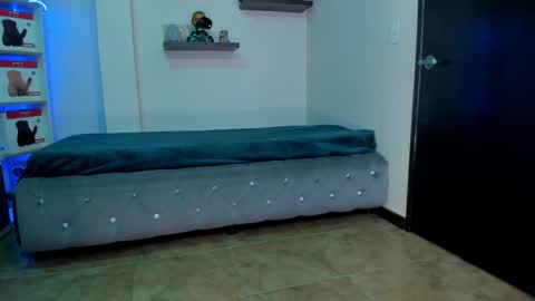 Snapshot of catalina_naughtyy chatting on February 14, 9:10 pm Catalina online show from February 14, 9:10 pm