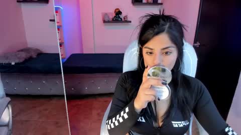 Snapshot of catalina_naughtyy chatting on February 22, 9:04 pm Catalina online show from February 22, 9:04 pm