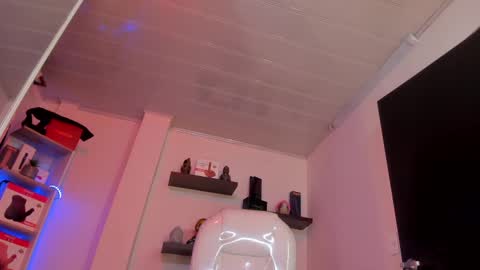 Snapshot of catalina_naughtyy chatting on March 2, 10:59 pm Catalina online show from March 2, 10:59 pm
