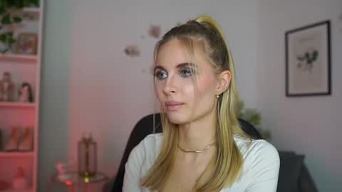 catecrago  online show from February 19, 5:27 pm