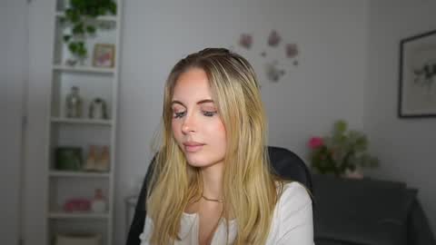 catecrago  online show from February 28, 11:58 am