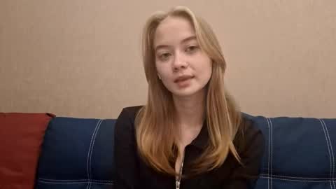 Snapshot of cathrynfinnell chatting on October 25, 11:29 am Alisa online show from October 25, 11:29 am