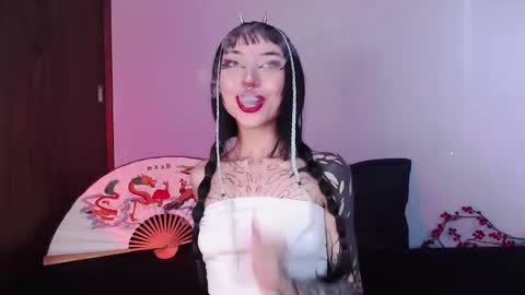 Snapshot of cati_petite chatting on January 5, 6:13 pm Cati help me reach my goal of 100 thumbs up again 3 online show from January 5, 6:13 pm