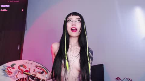 Snapshot of cati_petite chatting on February 8, 9:25 pm Cati help me reach my goal of 100 thumbs up again 3 online show from February 8, 9:25 pm