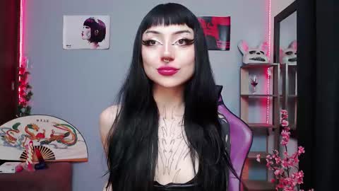 Snapshot of cati_petite chatting on October 21, 9:37 pm Cati help me reach my goal of 100 thumbs up again 3 online show from October 21, 9:37 pm