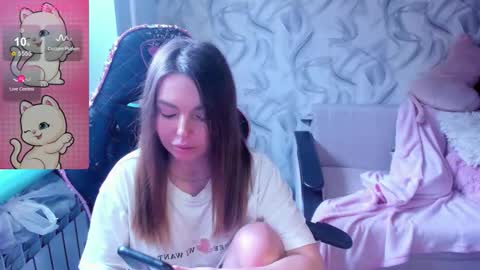 Snapshot of catisyfury chatting on November 2, 8:39 am . . online show from November 2, 8:39 am