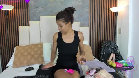 catiusca_reyes_03 online show from March 18, 12:30 pm