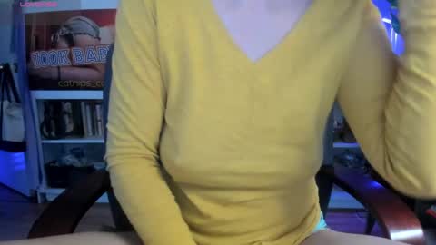 Snapshot of catnips_cabaret chatting on December 19, 2:35 pm some call me djcatnips some call me CC but i love it when you call me miss catnips online show from December 19, 2:35 pm