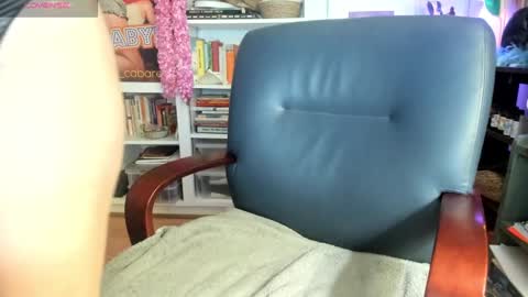 Snapshot of catnips_cabaret chatting on December 31, 5:22 am some call me djcatnips some call me CC but i love it when you call me miss catnips online show from December 31, 5:22 am