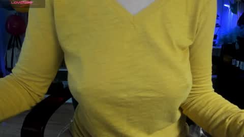 Snapshot of catnips_cabaret chatting on January 5, 3:13 pm some call me djcatnips some call me CC but i love it when you call me miss catnips online show from January 5, 3:13 pm
