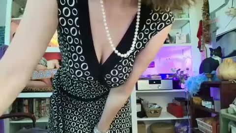 Snapshot of catnips_cabaret chatting on September 8, 6:29 pm some call me djcatnips some call me CC but i love it when you call me miss catnips online show from September 8, 6:29 pm