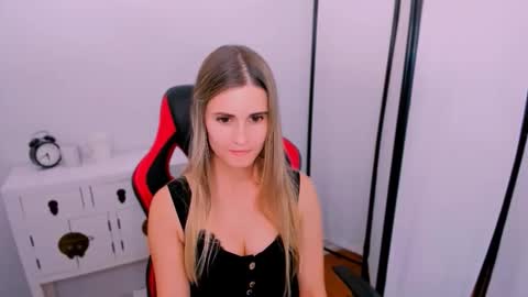 Snapshot of catringood chatting on October 27, 7:29 pm CatrinGood online show from October 27, 7:29 pm