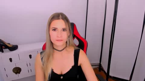 Snapshot of catringood chatting on November 4, 3:44 pm CatrinGood online show from November 4, 3:44 pm