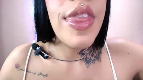 Snapshot of catte_jensen chatting on December 22, 3:03 am Cattleya online show from December 22, 3:03 am