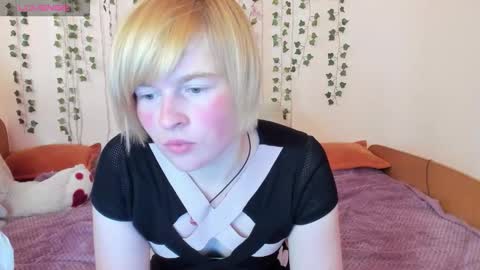 Snapshot of cattie_w_ chatting on October 24, 3:03 am cattie_w_ online show from October 24, 3:03 am