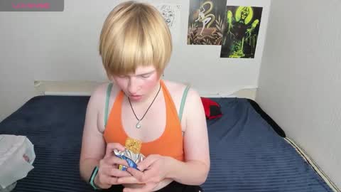 Snapshot of cattie_w_ chatting on November 18, 2:06 am cattie_w_ online show from November 18, 2:06 am