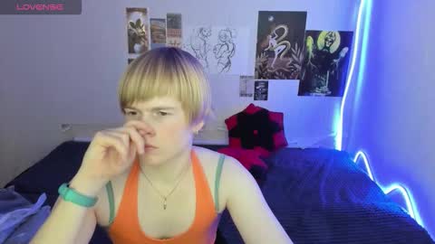 Snapshot of cattie_w_ chatting on November 28, 1:19 am cattie_w_ online show from November 28, 1:19 am