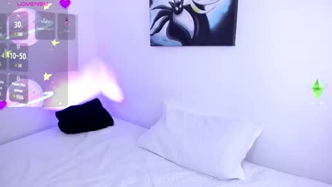 Snapshot of cattnamy chatting on March 7, 8:44 pm CattNamy online show from March 7, 8:44 pm