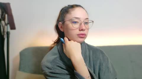 Snapshot of cb_ivanna chatting on May 4, 5:03 am Ivanna online show from May 4, 5:03 am