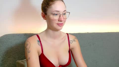 Snapshot of cb_ivanna chatting on May 29, 6:44 am Ivanna online show from May 29, 6:44 am