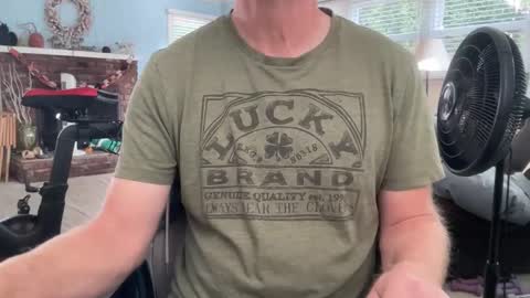 Snapshot of cbjohnjohn chatting on October 31, 3:46 pm John online show from October 31, 3:46 pm