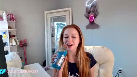 Snapshot of ccinnamon chatting on November 24, 8:08 pm Ccinnamon online show from November 24, 8:08 pm