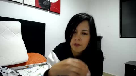 Snapshot of cecihotty4u chatting on December 16, 2:47 am ceci online show from December 16, 2:47 am