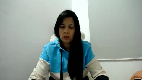 Snapshot of cecihotty4u chatting on January 9, 2:11 am ceci online show from January 9, 2:11 am