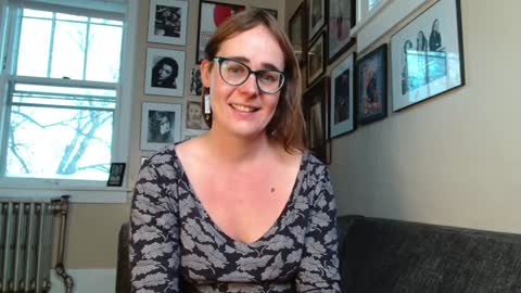 Snapshot of cecilysaintclaire chatting on December 5, 3:50 pm Cecily Saint Claire online show from December 5, 3:50 pm