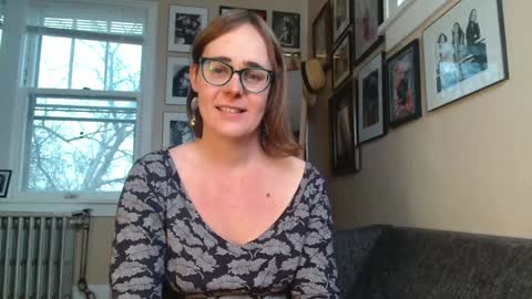 Snapshot of cecilysaintclaire chatting on December 9, 4:15 pm Cecily Saint Claire online show from December 9, 4:15 pm