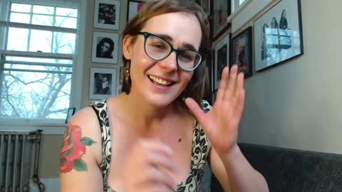 Snapshot of cecilysaintclaire chatting on December 18, 5:31 pm Cecily Saint Claire online show from December 18, 5:31 pm