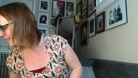 Snapshot of cecilysaintclaire chatting on December 28, 1:38 pm Cecily Saint Claire online show from December 28, 1:38 pm