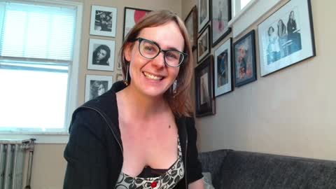 Snapshot of cecilysaintclaire chatting on February 6, 4:58 pm Cecily Saint Claire online show from February 6, 4:58 pm