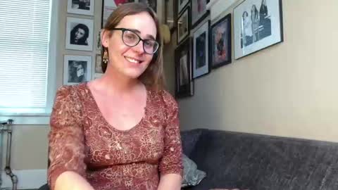 Snapshot of cecilysaintclaire chatting on February 18, 5:10 pm Cecily Saint Claire online show from February 18, 5:10 pm