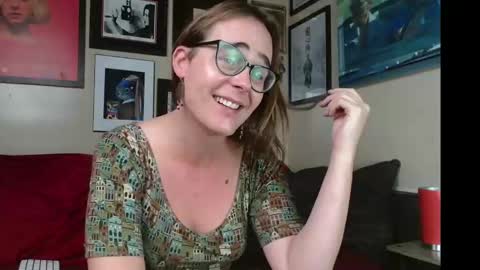 Snapshot of cecilysaintclaire chatting on November 7, 12:49 pm Cecily Saint Claire online show from November 7, 12:49 pm