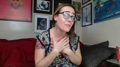 Snapshot of cecilysaintclaire chatting on November 27, 12:51 pm Cecily Saint Claire online show from November 27, 12:51 pm