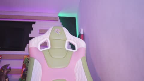 Snapshot of celeste_blazze chatting on December 6, 8:29 pm Celeste  online show from December 6, 8:29 pm