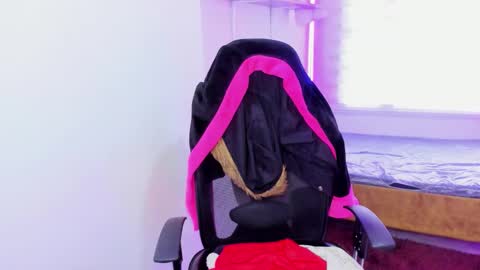 celeste_bonnet1 online show from October 29, 7:04 pm